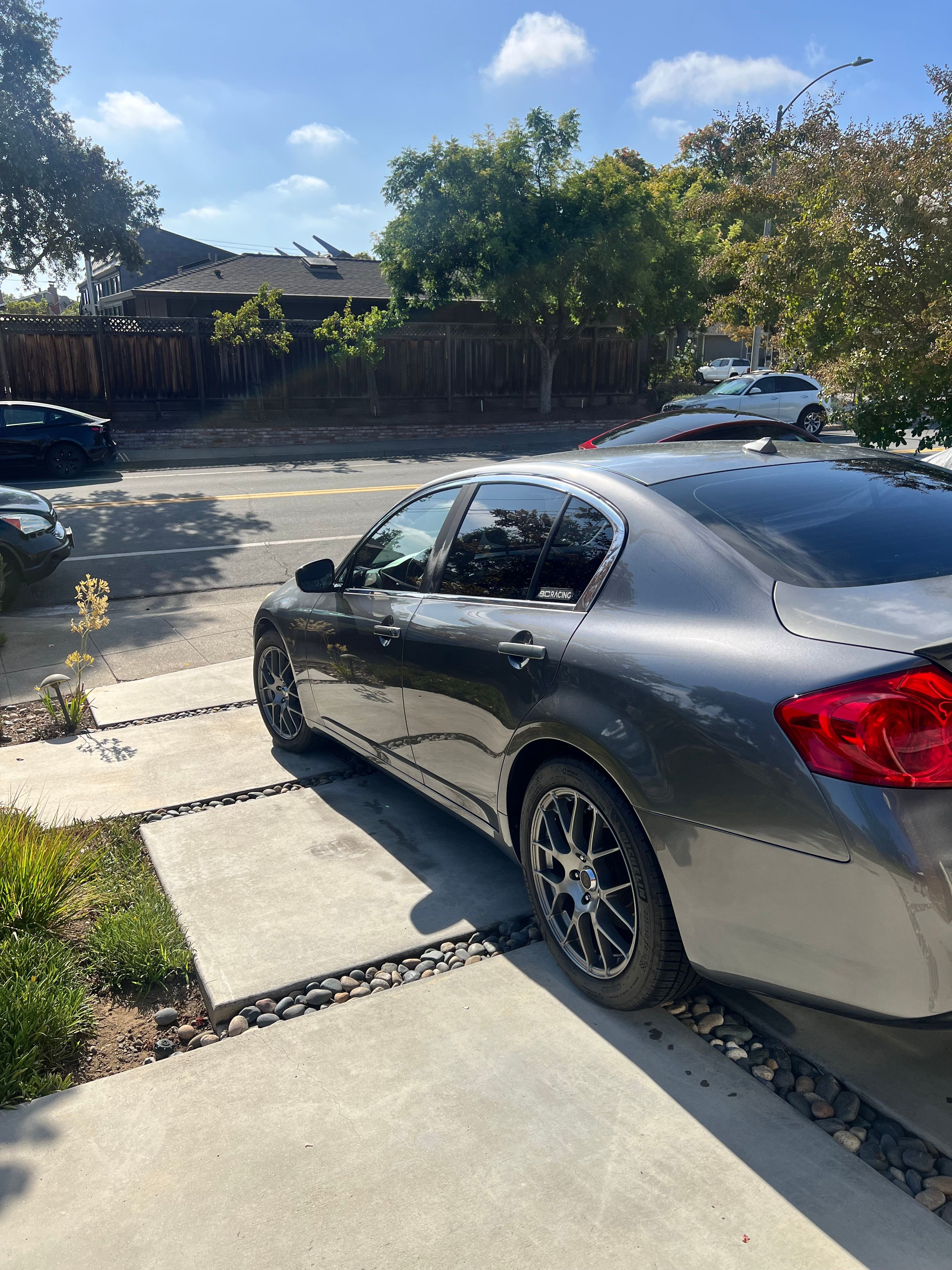 Used 2010 INFINITI G37 Journey w/ Premium Pkg RWD image 2