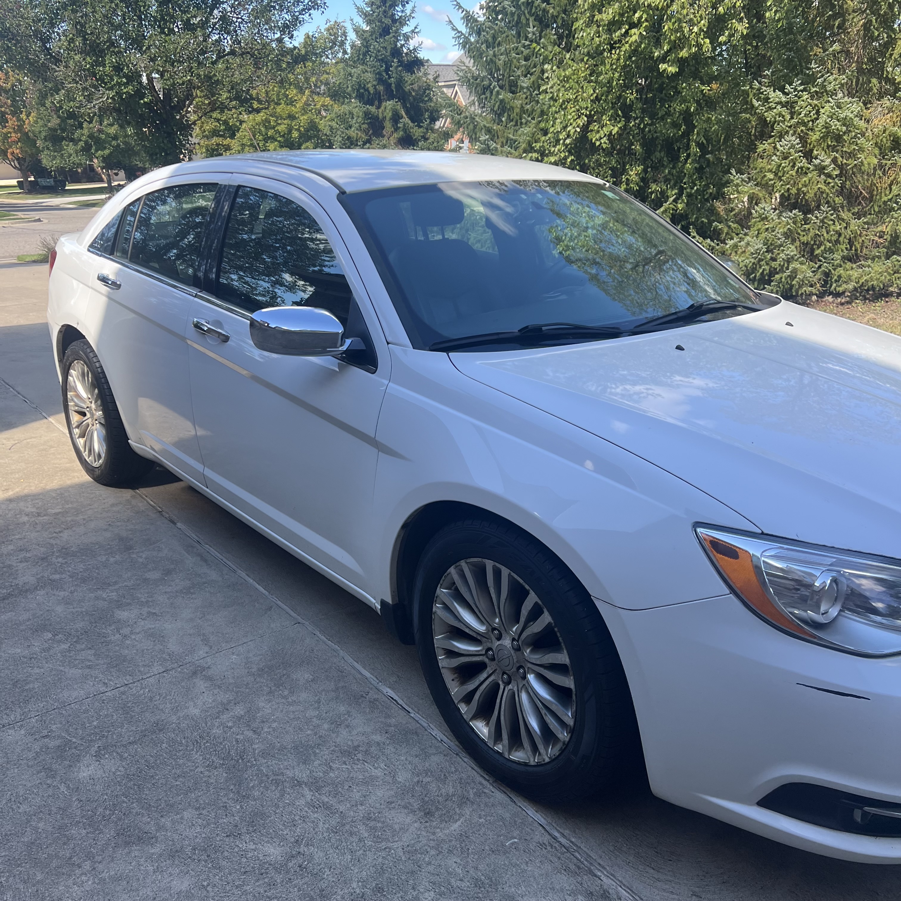 Used 2012 Chrysler 200 Limited FWD image 4