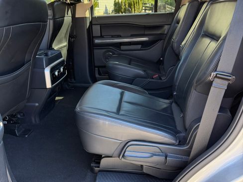 Used 2023 Ford Expedition XLT image 10