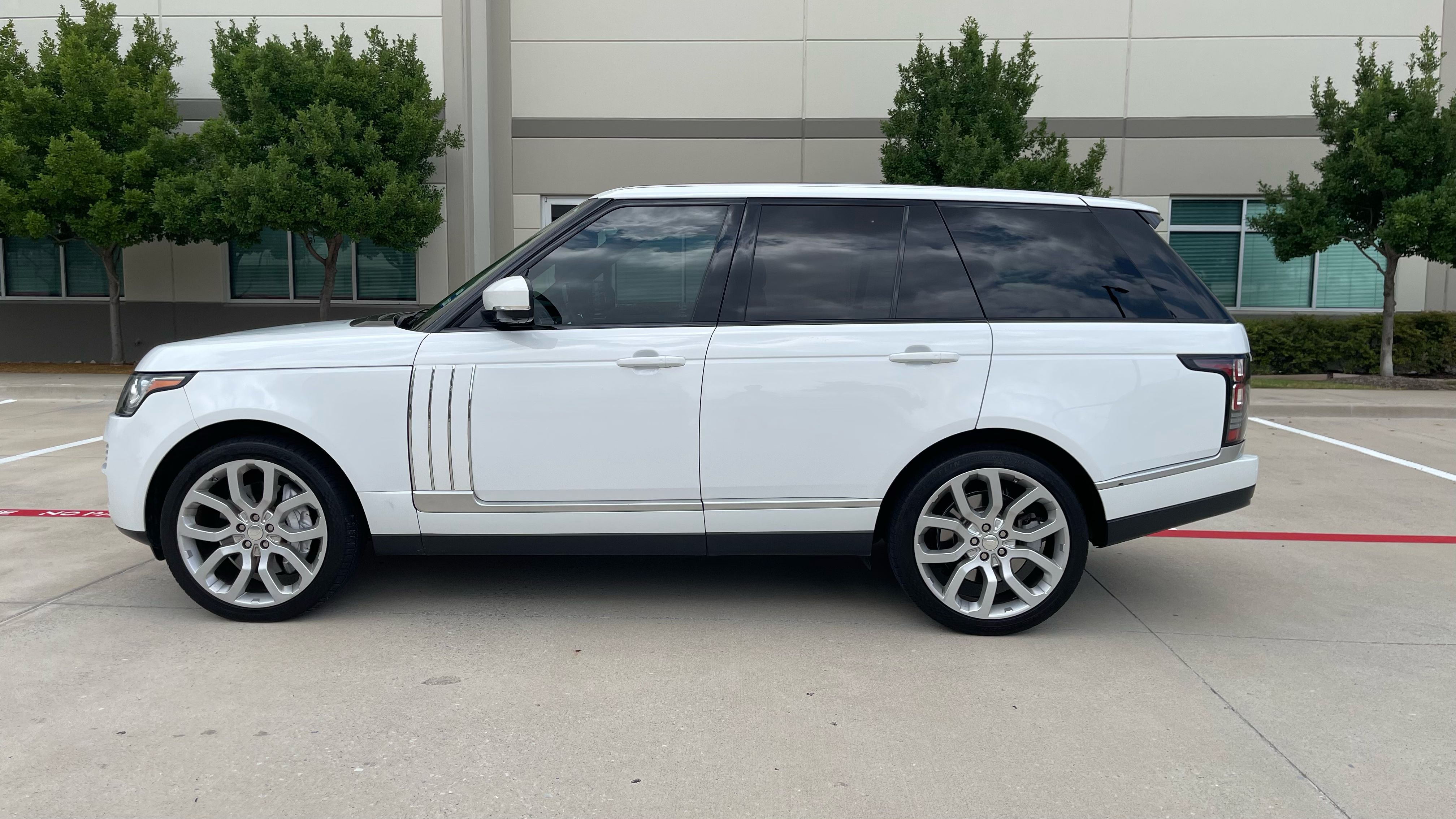 Used 2014 Land Rover Range Rover Supercharged AWD/4WD image 1