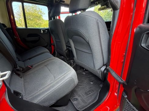 Used 2024 Jeep Gladiator Sport AWD/4WD image 16