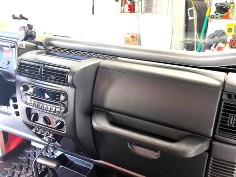 Used 2006 Jeep Wrangler Rubicon w/ Security Group image 24