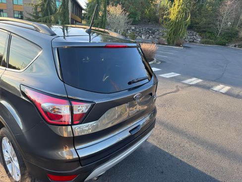 Used 2018 Ford Escape SE image 11