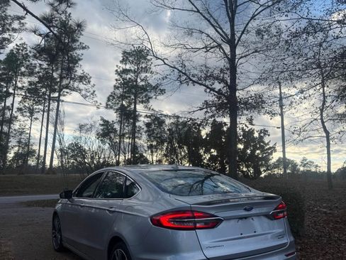 Used 2019 Ford Fusion Titanium image 2