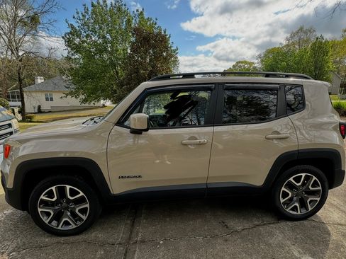 Used 2016 Jeep Renegade Latitude w/ Popular Equipment Group image 2