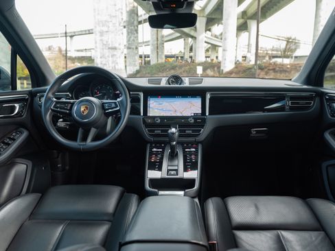 Used 2022 Porsche Macan Sport Edition image 8