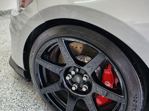 Used 2017 Ford Mustang Shelby GT350R w/ GT350R Equipment Group 920A image 8