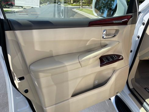Used 2014 Lexus LX 570 4WD image 14