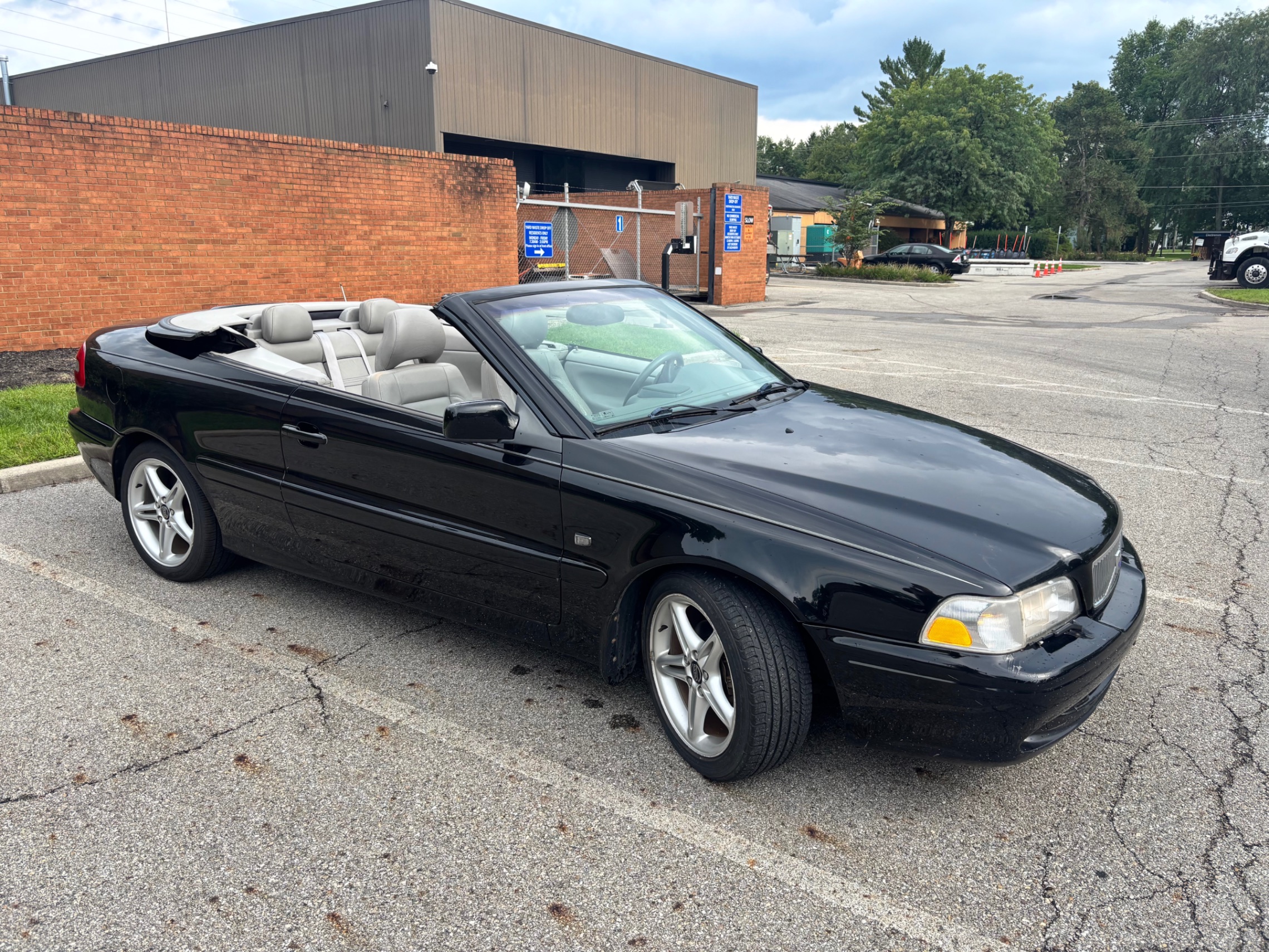 Used 2001 Volvo C70 LT FWD image 16