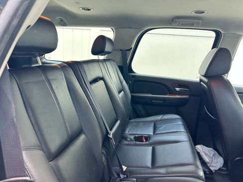 Used 2008 GMC Yukon SLT w/ SLT Preferred Equipment Group RWD image 9