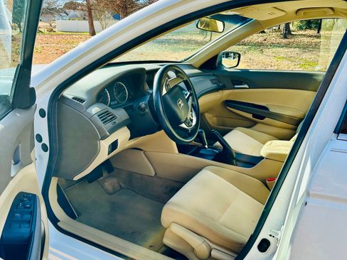 Used 2010 Honda Accord LX image 6