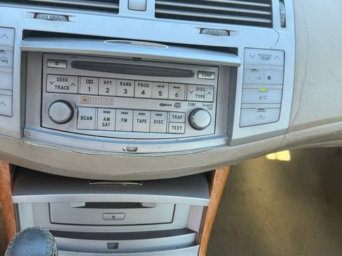 Used 2006 Toyota Avalon XLS image 4