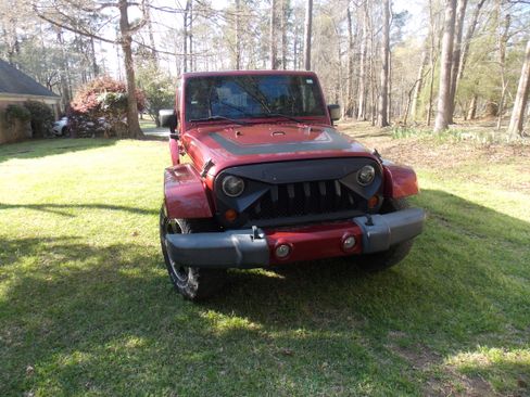 Used 2012 Jeep Wrangler Unlimited Sahara image 8