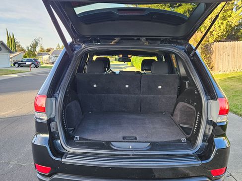 Used 2014 Jeep Grand Cherokee Laredo w/ Security & Convenience Group image 10