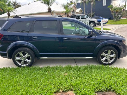Used 2017 Dodge Journey Crossroad FWD image 4
