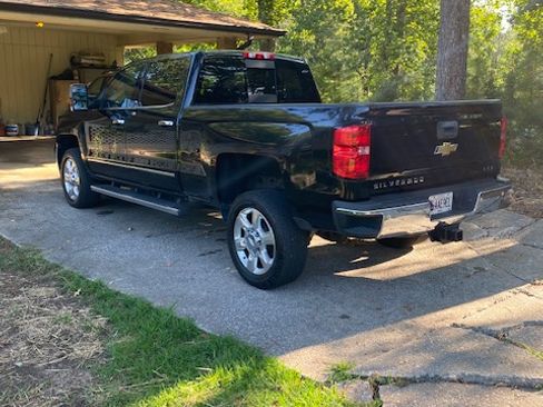 Used 2018 Chevrolet Silverado 2500 LTZ w/ Duramax Plus Package AWD/4WD image 8