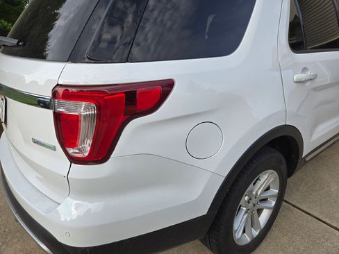 Used 2017 Ford Explorer XLT image 5