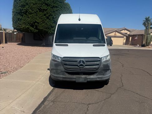 Used 2021 Mercedes-Benz Sprinter 2500 image 6