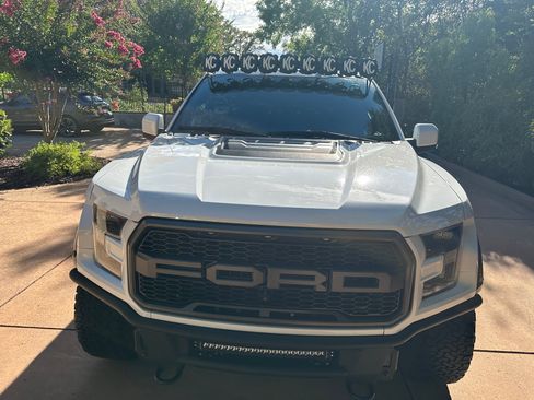 Used 2019 Ford F150 Raptor w/ Equipment Group 802A Luxury AWD/4WD image 8