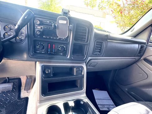 Used 2004 Chevrolet Tahoe Z71 w/ Z71 Preferred Equipment Group image 9