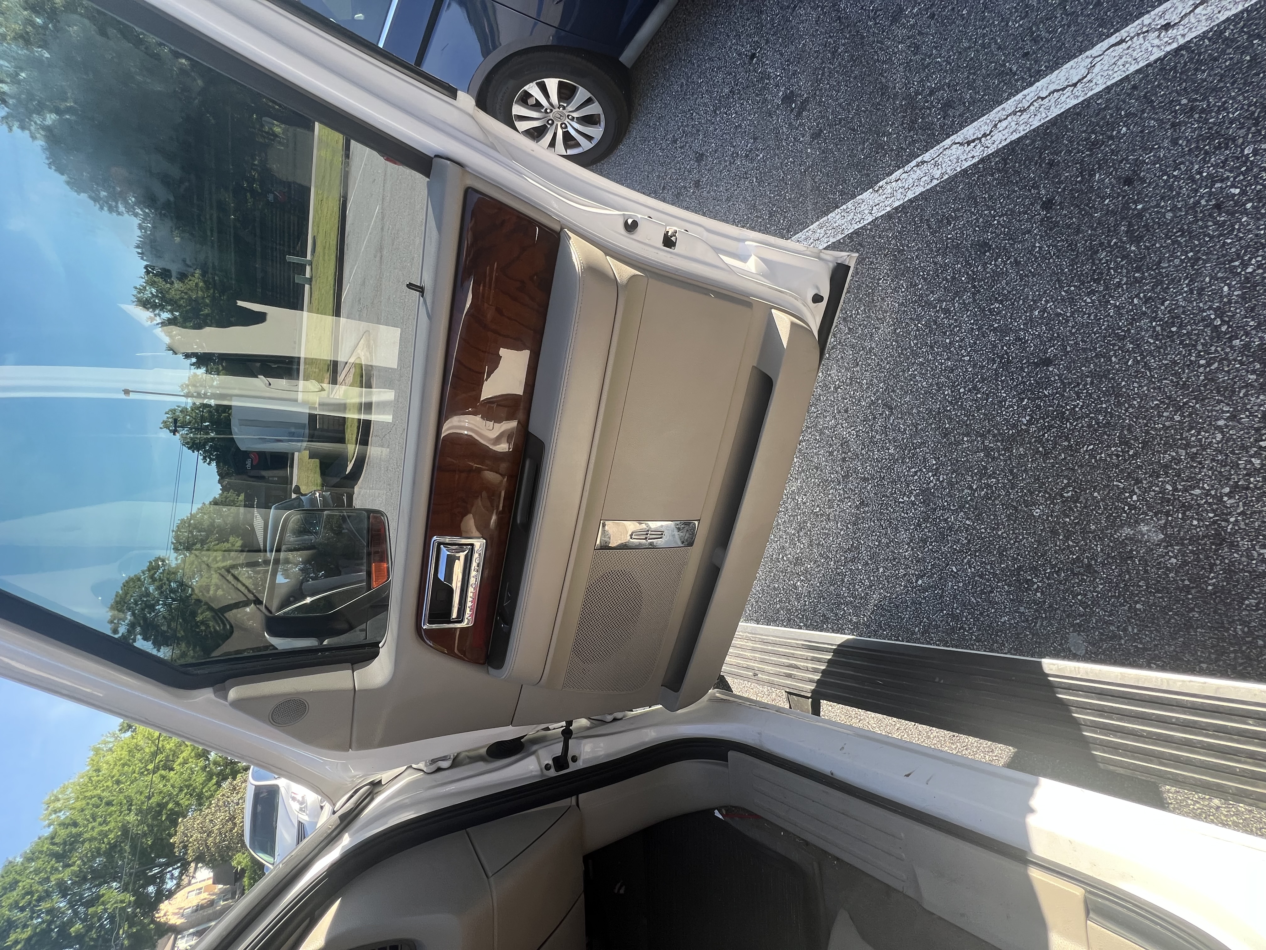 Used 2013 Lincoln Navigator 2WD w/ HD Trailer Tow Pkg image 16