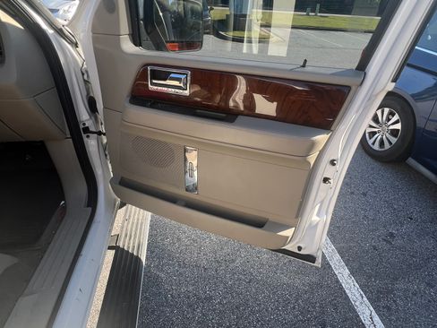Used 2013 Lincoln Navigator 2WD w/ HD Trailer Tow Pkg image 16