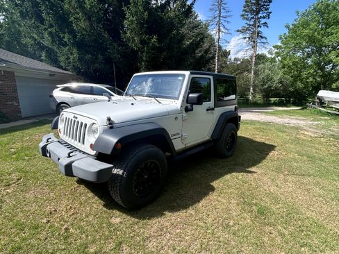 Used 2013 Jeep Wrangler Sport w/ Connectivity Group AWD/4WD image 4