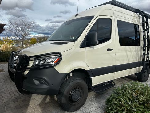 Used 2024 Mercedes-Benz Sprinter 2500 image 9