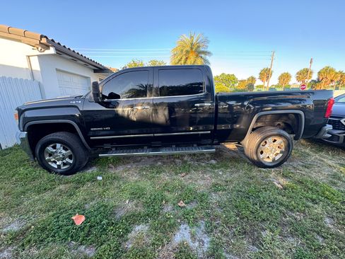 Used 2015 GMC Sierra 2500 SLT w/ Duramax Plus Package AWD/4WD image 23