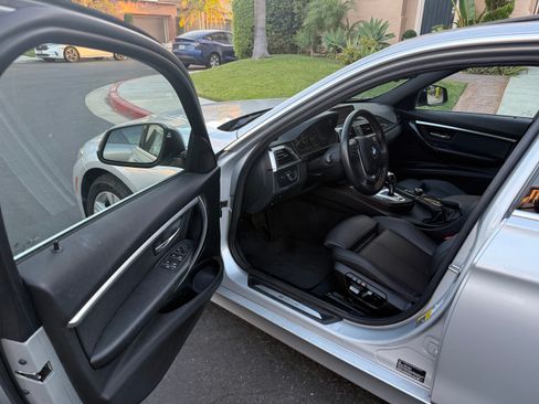 Used 2018 BMW 330e w/ Convenience Package image 15