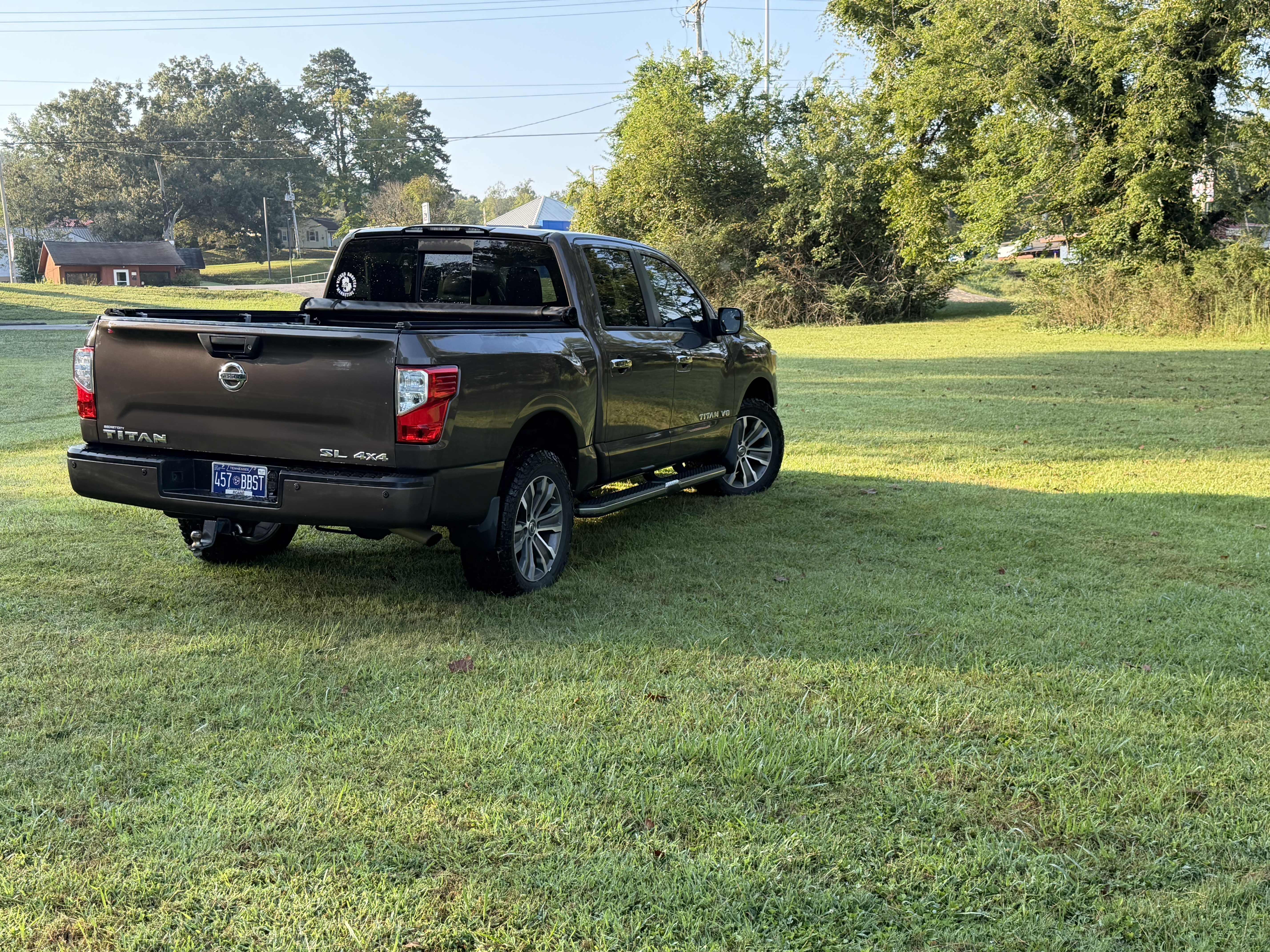 Used 2018 Nissan Titan SL AWD/4WD image 16
