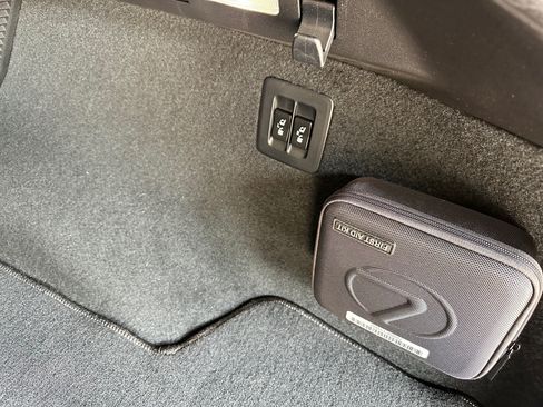 Used 2022 Lexus RX 450h AWD w/ Luxury Package image 16