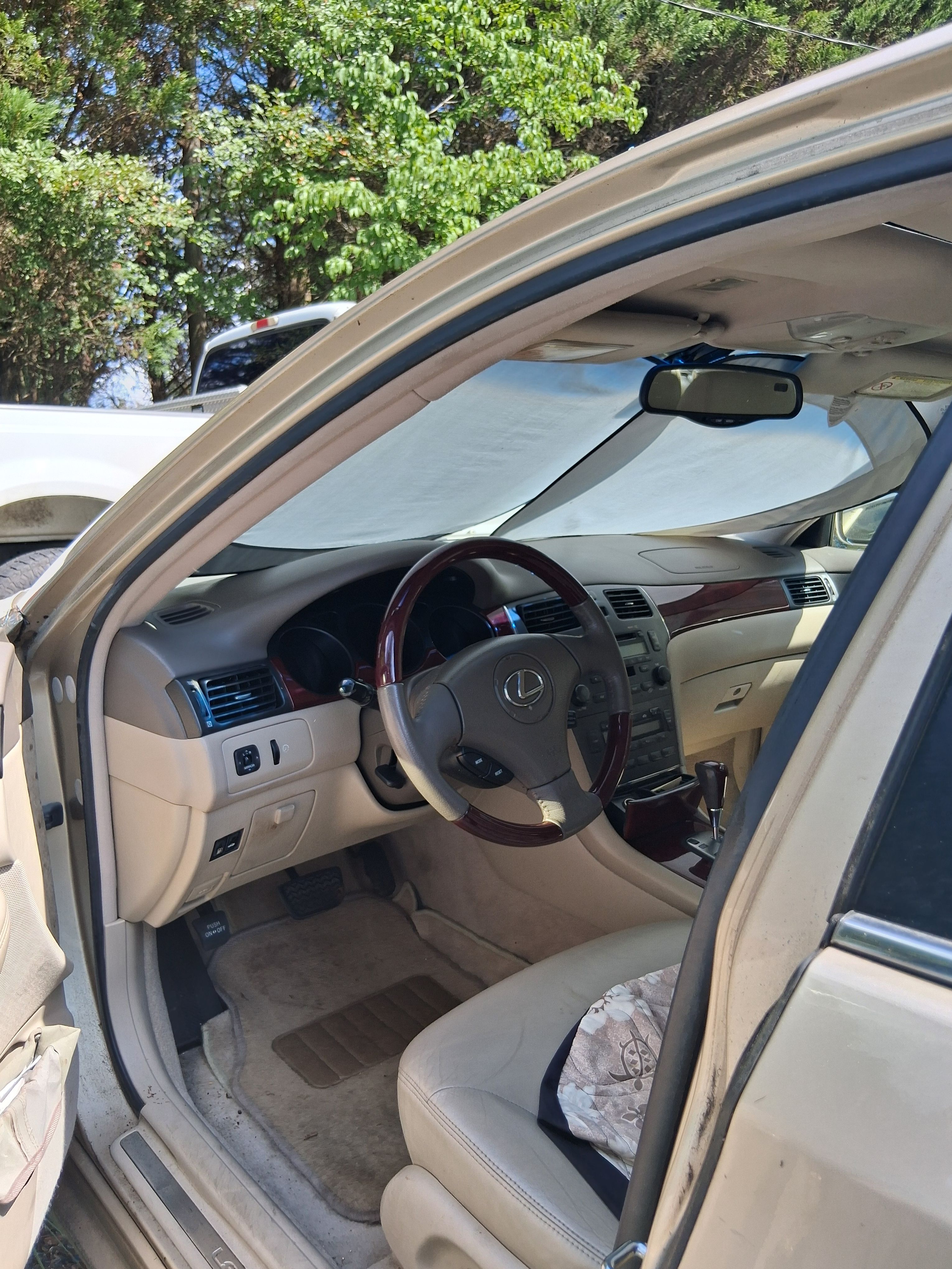 Used 2003 Lexus ES 330 w/ Premium Pkg FWD image 2