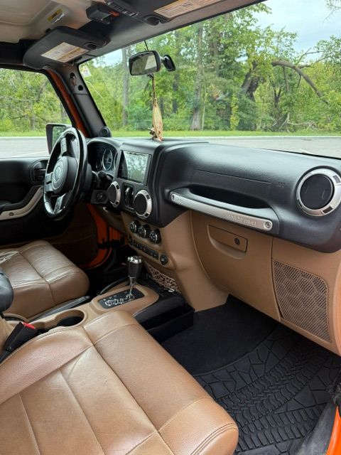 Used 2012 Jeep Wrangler Unlimited Sahara w/ Dual Top Group AWD/4WD image 9