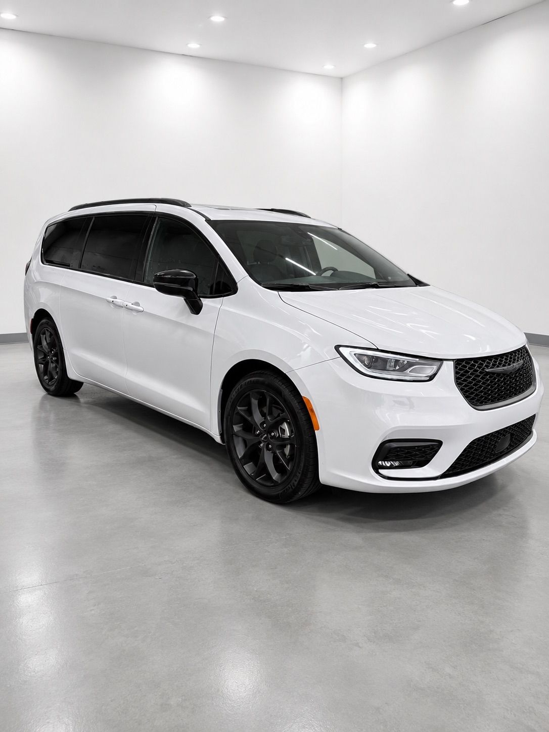 Used 2025 Chrysler Pacifica Limited FWD image 4