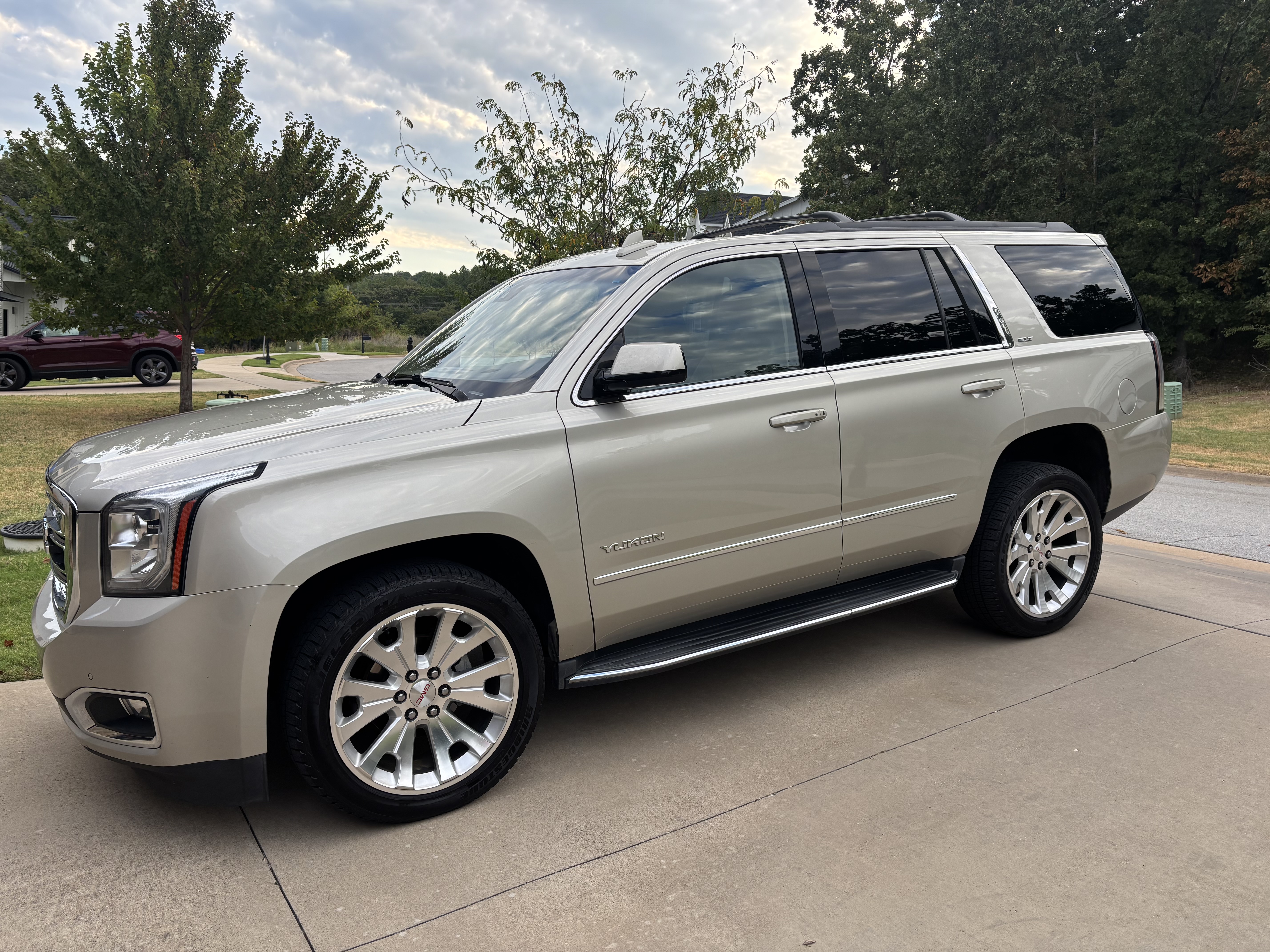 Used 2017 GMC Yukon SLT w/ Open Road Package RWD image 1
