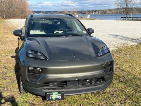 Used 2024 Porsche Macan 4 Electric image 10