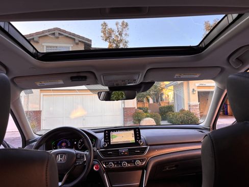 Used 2020 Honda Accord Touring image 6