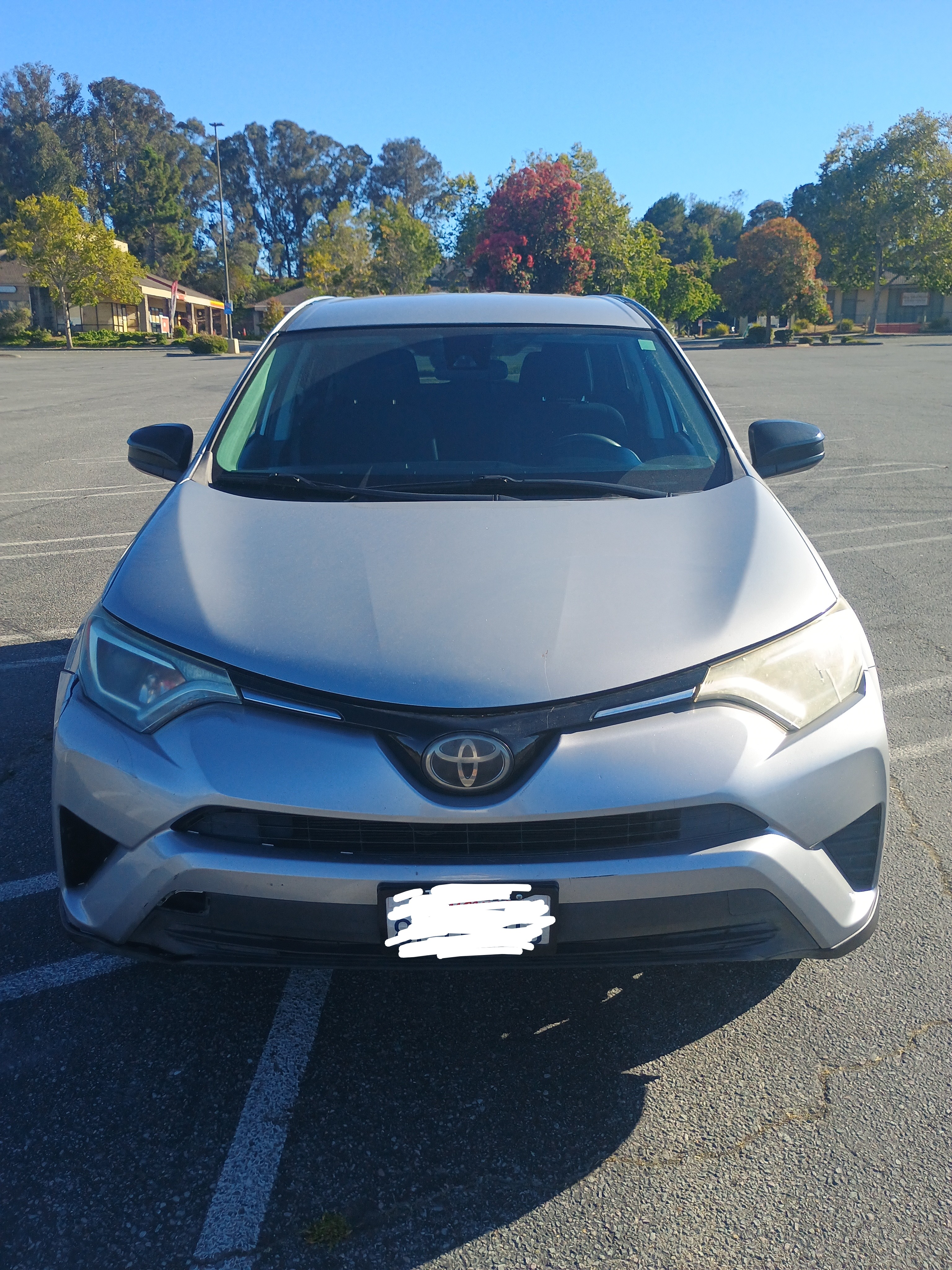Used 2018 Toyota RAV4 LE FWD image 6