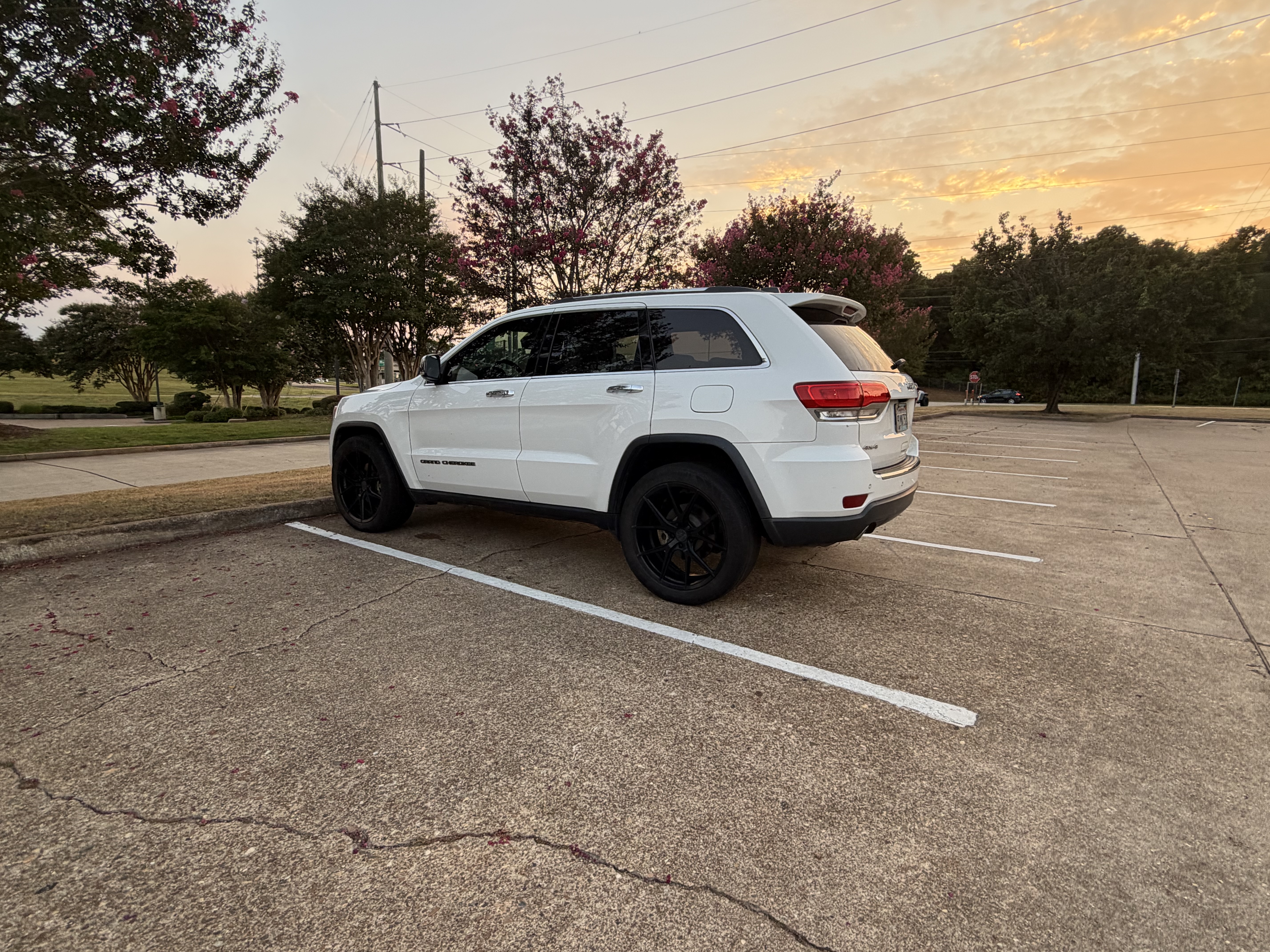 Used 2018 Jeep Grand Cherokee Limited AWD/4WD image 5