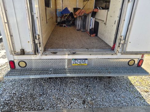 Used 2006 Ford E-350 and Econoline 350 Super Duty image 6