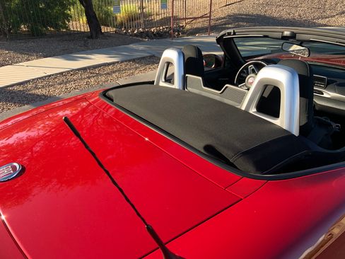 Used 2018 FIAT 124 Spider Classica RWD image 2