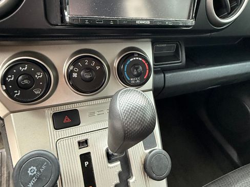 Used 2008 Scion xB Hatchback 4D image 9