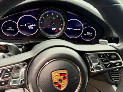 Used 2022 Porsche Cayenne Turbo image 17