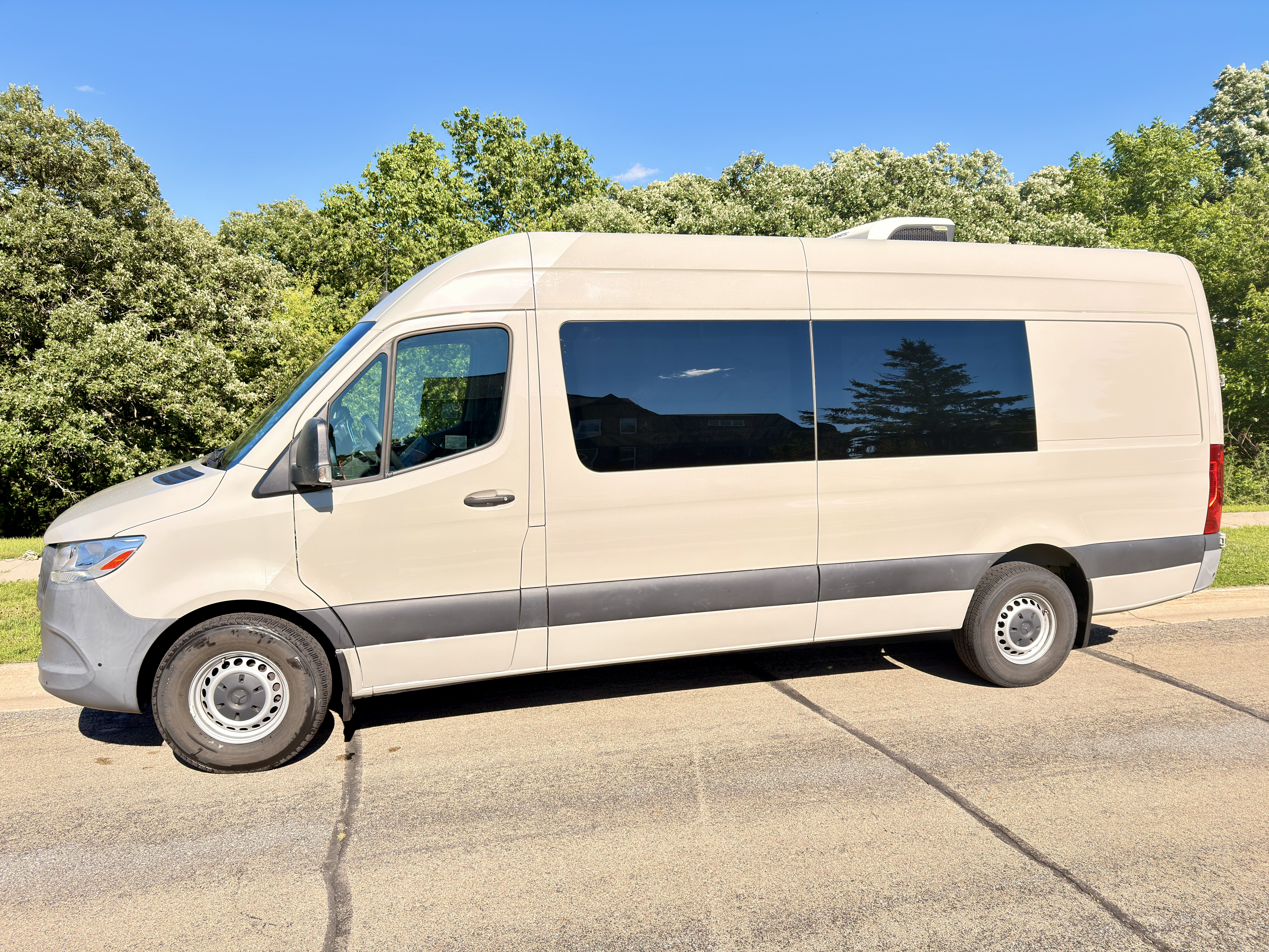 Used 2021 Mercedes-Benz Sprinter 2500 image 2