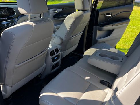 Used 2020 Honda Pilot Touring image 11