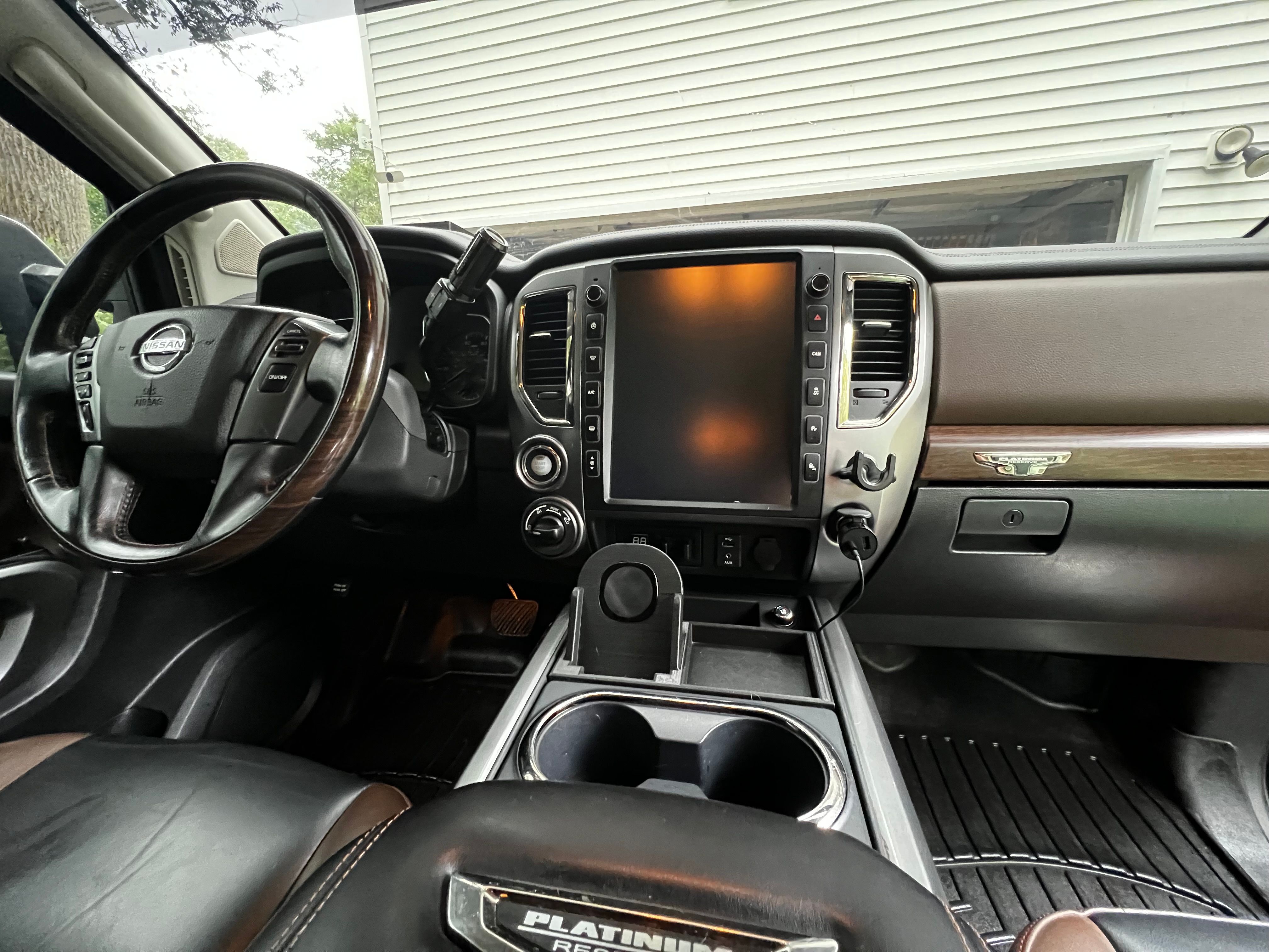 Used 2018 Nissan Titan Platinum Reserve AWD/4WD image 6