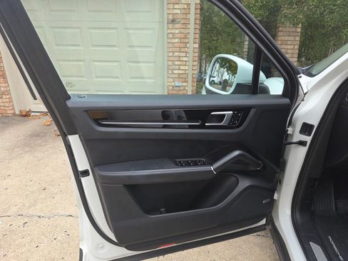 Used 2019 Porsche Cayenne image 6