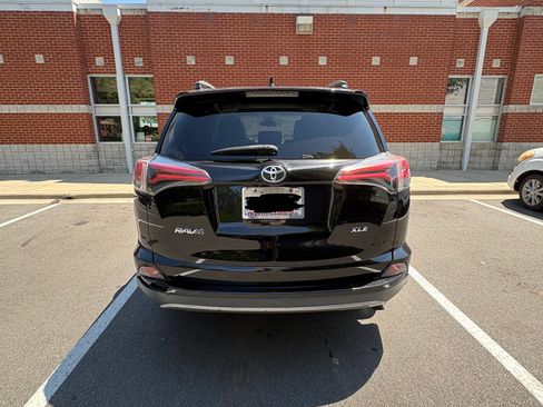 Used 2017 Toyota RAV4 XLE FWD image 5