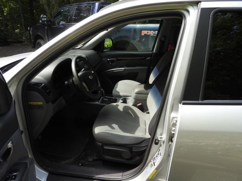 Used 2011 Hyundai Santa Fe GLS image 10